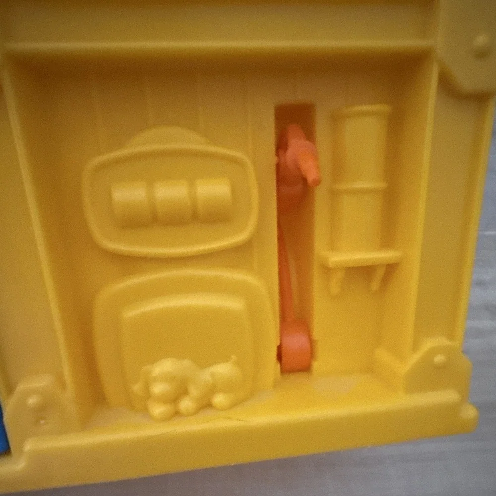 Vintage Fisher-Price Little People Race Track Garage Playset w/ Red Ramp Sounds